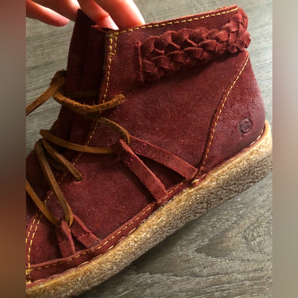 NEW WITH TAG - BORN booties / shoes - extremely comfortable and breathable.